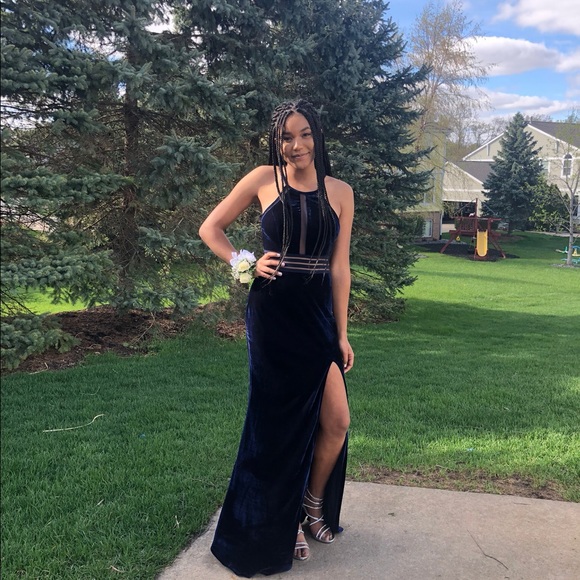 David’s Bridal Navy Velvet Prom Gown - Picture 4 of 5